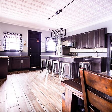 The Pub- 8Br Free Parking, Minutes From Falls & Casino Niagara Falls Exterior photo