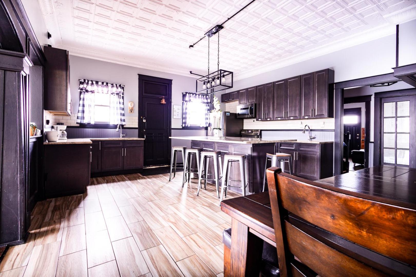 The Pub- 8Br Free Parking, Minutes From Falls & Casino Niagara Falls Exterior photo