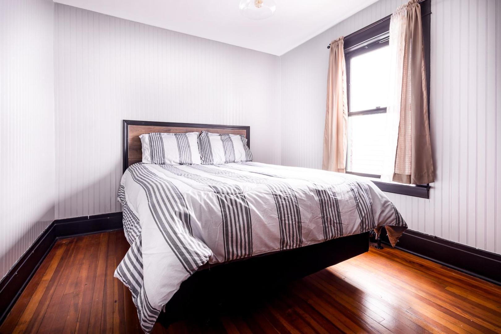 The Pub- 8Br Free Parking, Minutes From Falls & Casino Niagara Falls Exterior photo