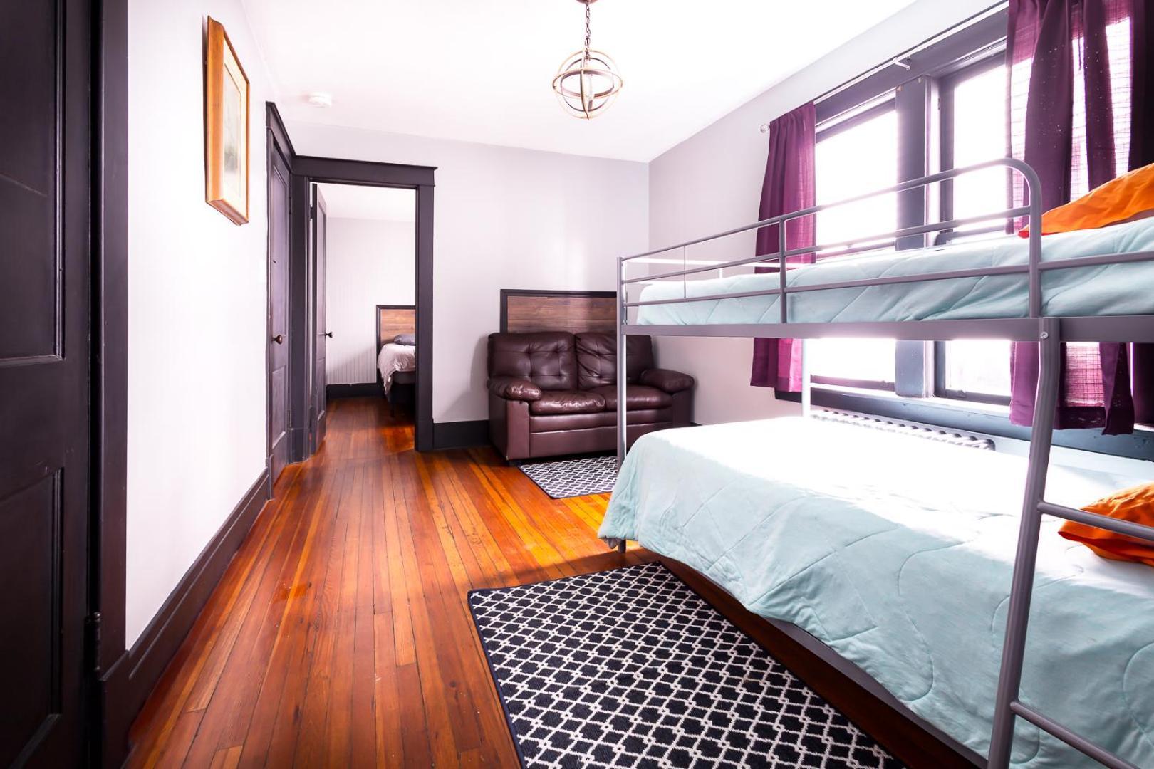 The Pub- 8Br Free Parking, Minutes From Falls & Casino Niagara Falls Exterior photo