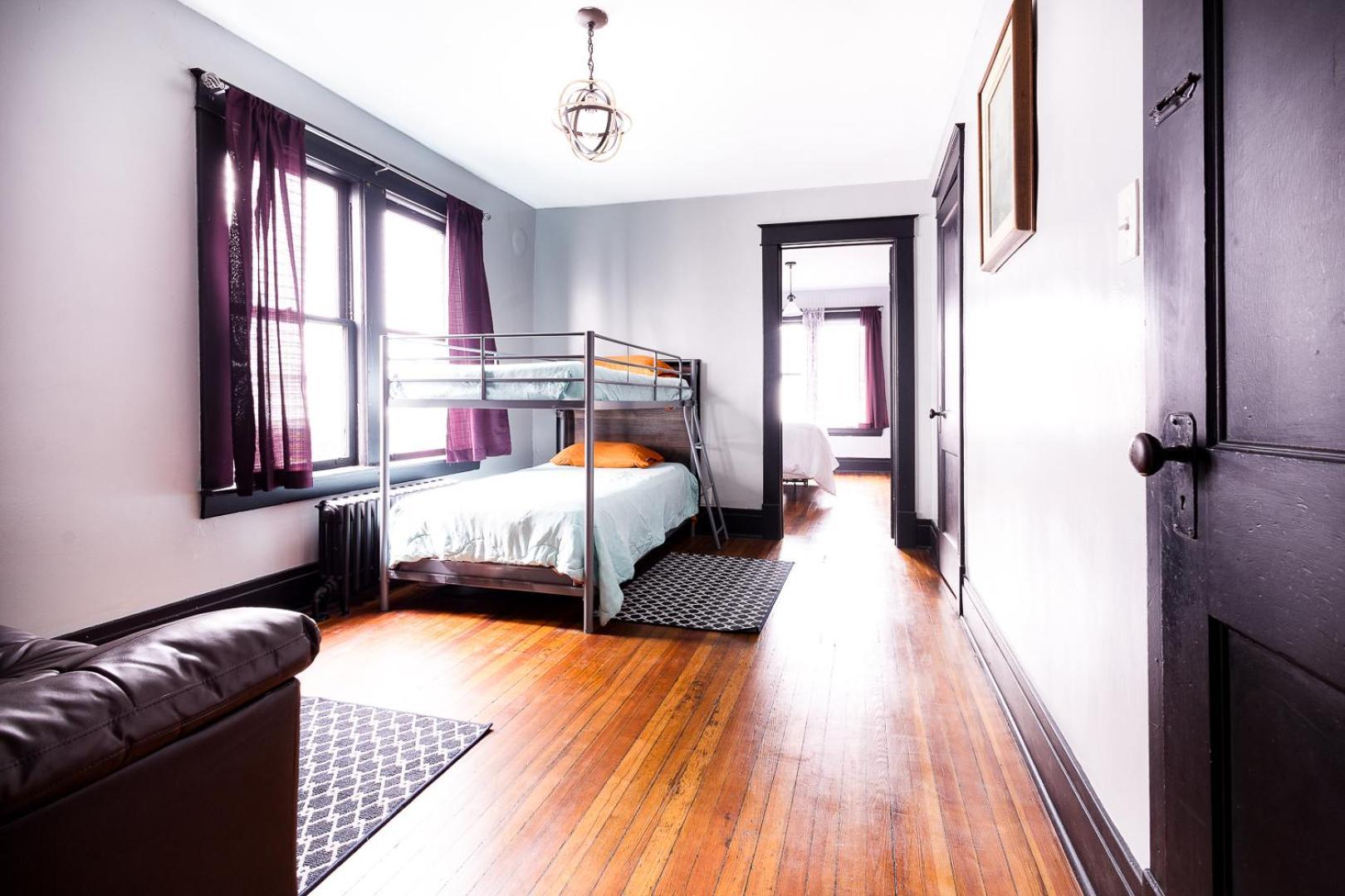 The Pub- 8Br Free Parking, Minutes From Falls & Casino Niagara Falls Exterior photo