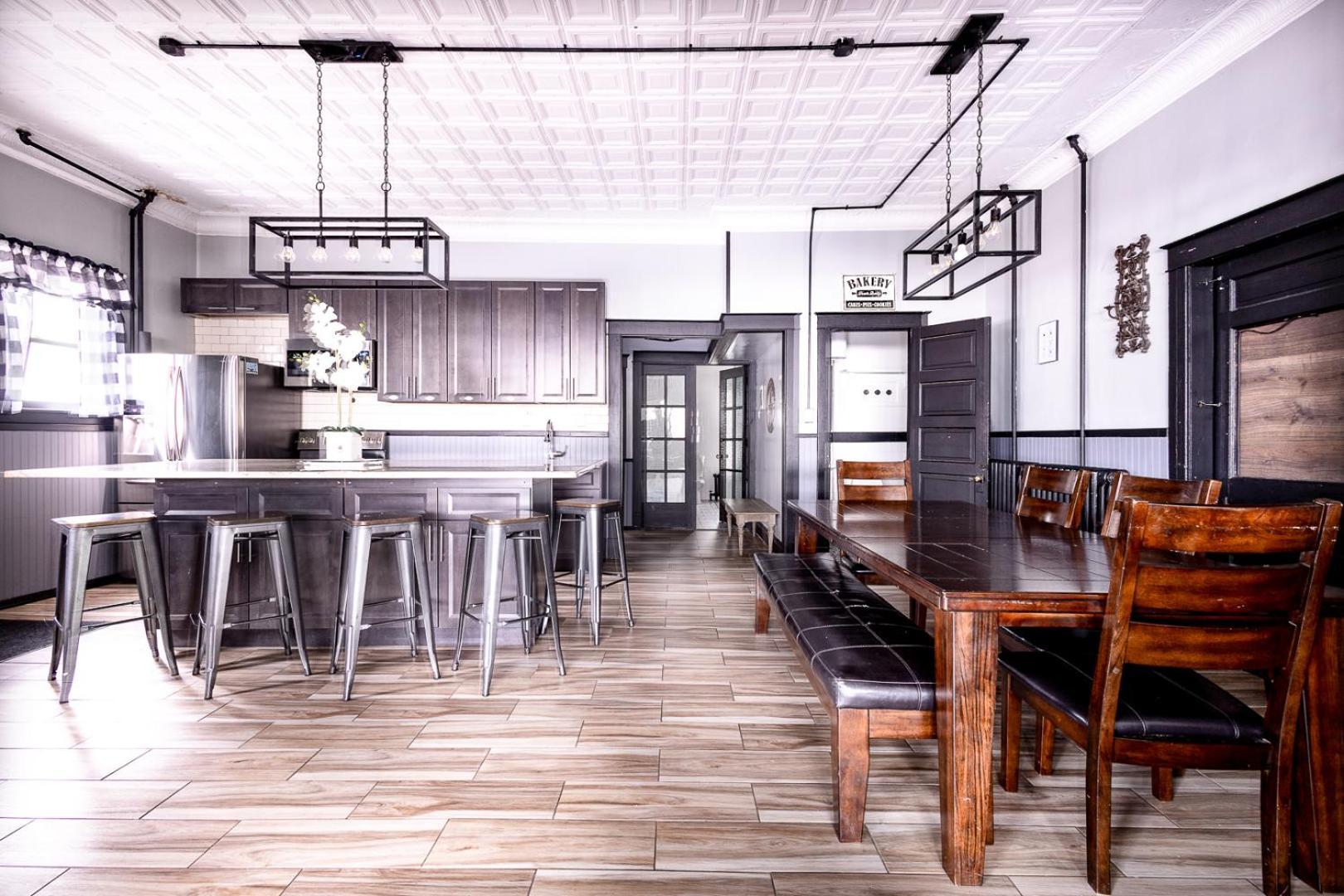 The Pub- 8Br Free Parking, Minutes From Falls & Casino Niagara Falls Exterior photo