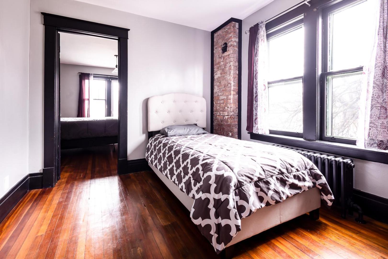 The Pub- 8Br Free Parking, Minutes From Falls & Casino Niagara Falls Exterior photo